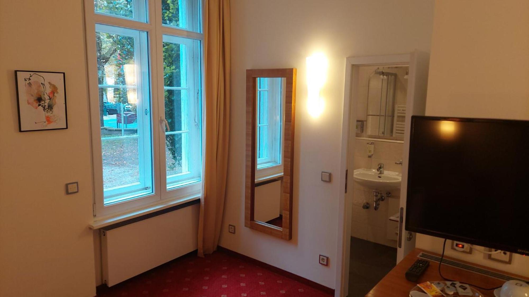 Villa, 17, Dz Apartment Leverkusen